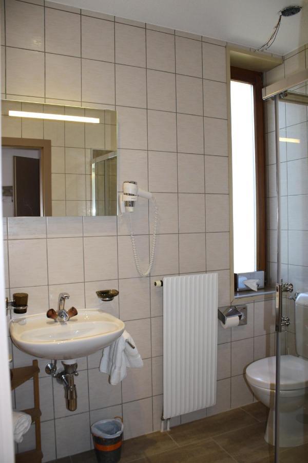 Hotel De La Gare Monthey Luaran gambar