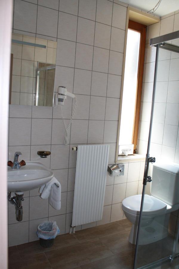 Hotel De La Gare Monthey Luaran gambar