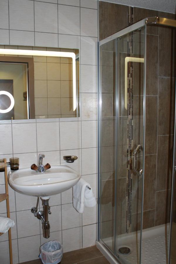 Hotel De La Gare Monthey Luaran gambar