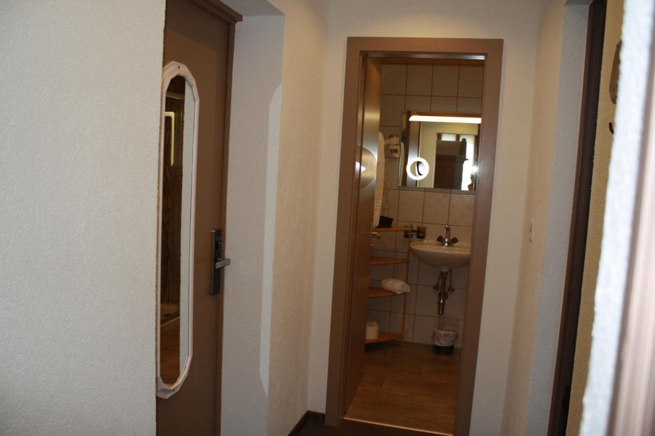 Hotel De La Gare Monthey Luaran gambar