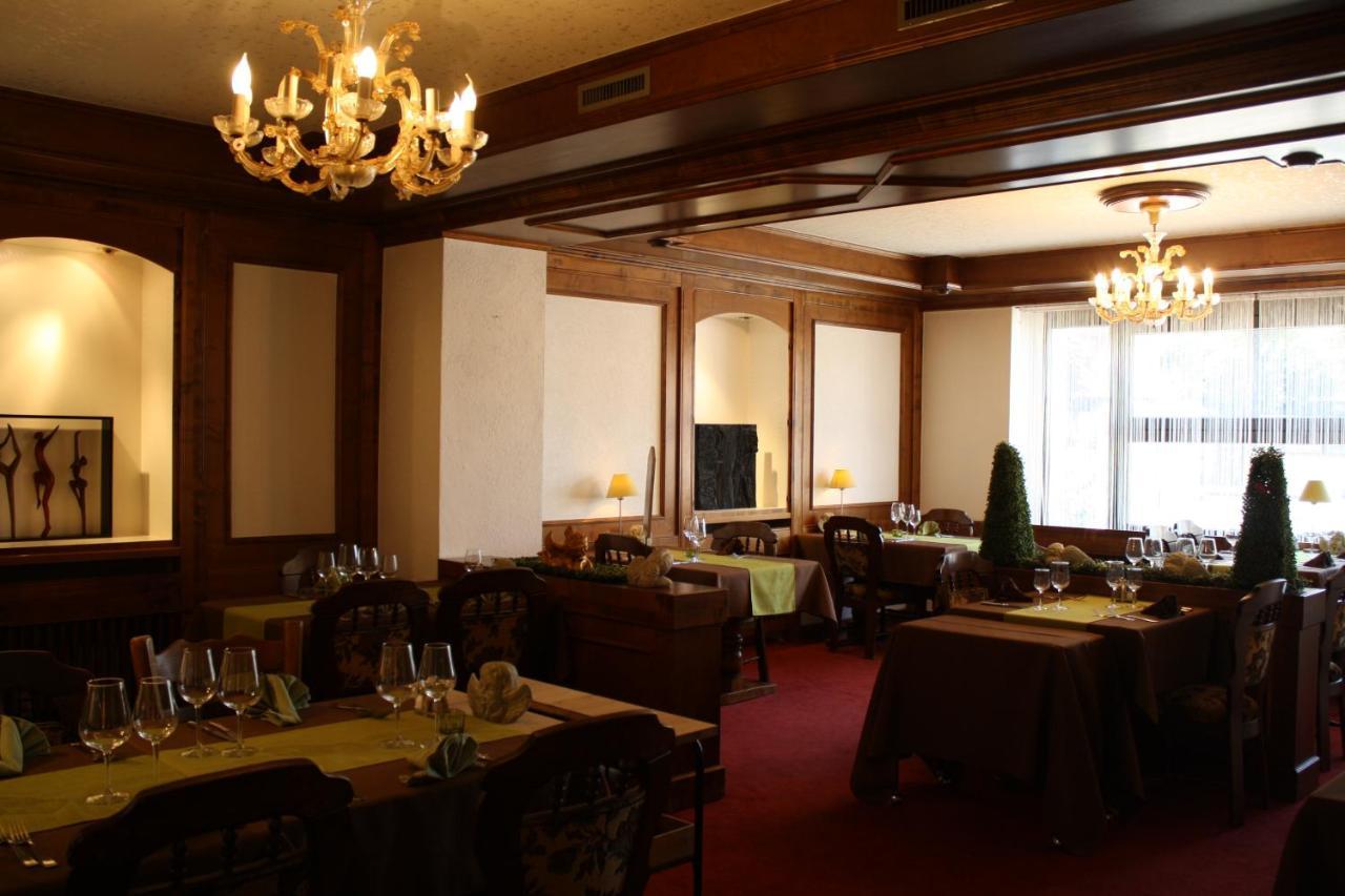 Hotel De La Gare Monthey Luaran gambar